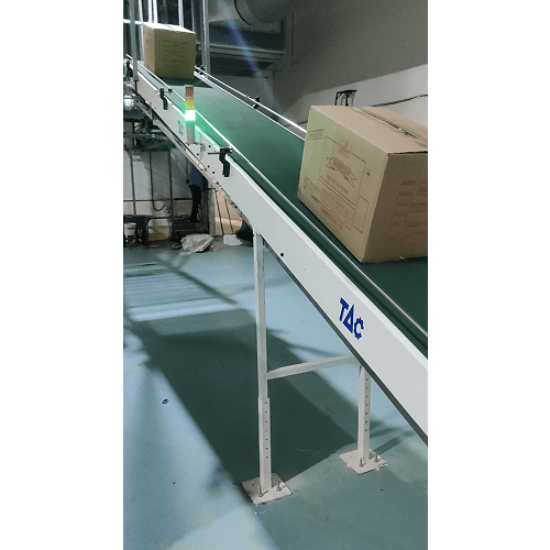 photo of inclined conveyor from techwell automation and controll